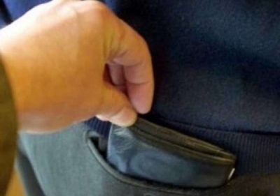 Vidhte portofolat në autubus, &#039;Stacioni i fundit&#039; arreston &#039;makthin&#039; e Tiranës
