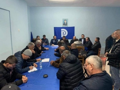 Manifestimi i presidentit/ Nisen nga Berati 110 automjete private, kryetari i PD të rrethit: Policia po ushtron presion mbi drejtuesve të mjeteve dhe qytetarëve