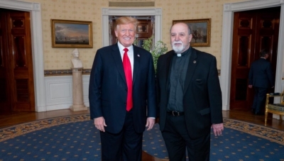 Vjedhja e pronave në jug të Shqipërisë nga politikanë dhe oligarkë, çështja shkon te Trump