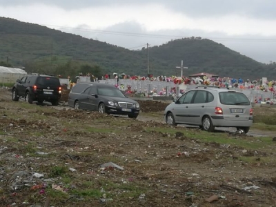 Punonjësi i funeralit denoncon mungesën e plotë të mbrojtjes ndaj Covid19