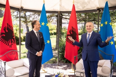 Zbardhet takimi i Ambasadorit të BE-së, Luigi Soreca me Presidentin Meta. Fokusi te situata politike dhe…