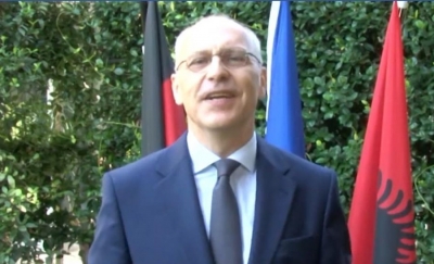 VIDEO/ Me një shqipe të bukur, ambasadori i ri gjerman Peter Zingraf përshëndet shqiptarët