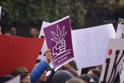 Thirrje nga protesta: Ku shkojnë paratë e shqiptarëve?