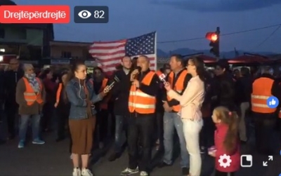 LIVE/ Policia vazhdon terrorin te &#039;Unaza e Re&#039;, nuk garanton mbarvajtjen e protestës