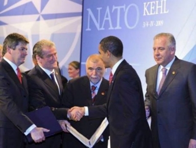 “Berisha firmosi anëtarësimin në NATO, heqjen e vizave, Rama ka firmosur vetëm për koncesione e PPP”