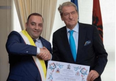 Ish-kryeministri Sali Berisha nderohet në Itali me çmim ndërkombëtar