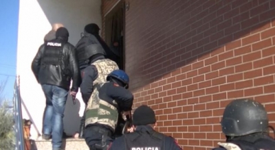 Arrestohet për trafikim të mbi 1 mijë shqiptarëve, Vuçaj: Më keni ngatërruar