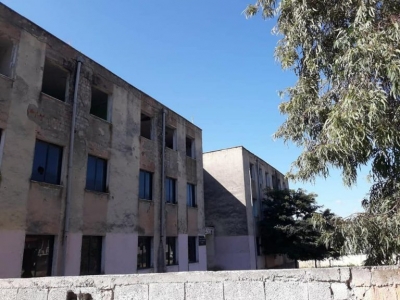 Ish-deputeti i PD-së publikon pamjet: Shkollat e Fierit në kushte të këqija, asnjë kusht për sigurinë shënderësore të nxënësve