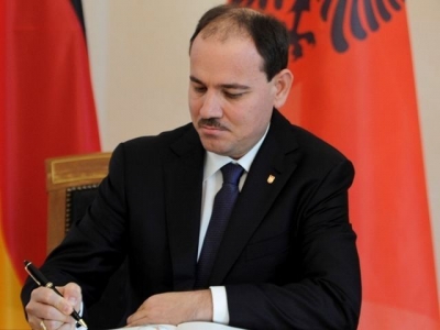 ”Trafikimi i mbetjeve kancerogjene konfirmon pushtetin e mafias në Shqipëri”, Nishani: Si President në 2016 e ktheva ligjin skandaloz, por rilindasit e futën në fuqi