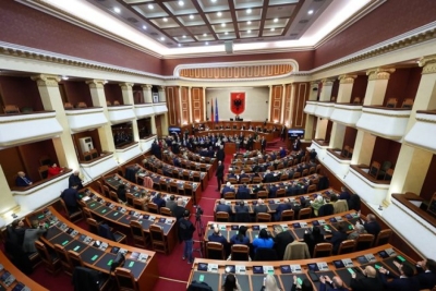 Seanca më e rëndësishme e vitit/ Lideri i opozitës rikthehet në Parlament pas 1 vitit arrest politik. Ja çfarë pritet të ndodhë