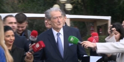 Berisha: Këta janë një grup bixhozxhinjsh që lënë shuma përrallore në kazino dhe mejhane, nuk duan t’ia dinë për pensionet
