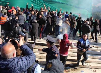 Denoncimi i Kreshnik Çollakut: Policë të infiltruar orientuan dhunën drejt kryeministrisë