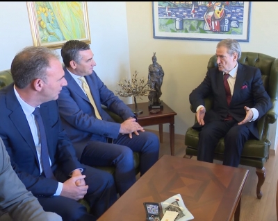 Kufijtë e Kosovës/ Berisha pret kryeparlamentarin Veseli dhe zv. kryeministrat Limaj dhe Gashi