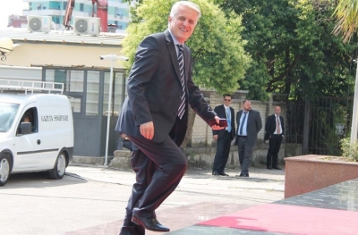 Majkon e përndjek qendrimi ndaj teatrit, çfarë i tha Berisha (video)