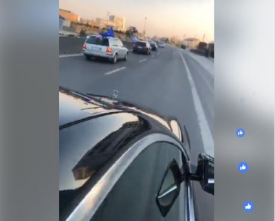 Basha futet live në facebook duke udhëtuar, simpatizantë me flamuj të PD e ndjekin