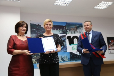 Merr titullin &quot;Qytetar Nderi&quot;, Presidentja kroate: Berati, thesar i çmuar