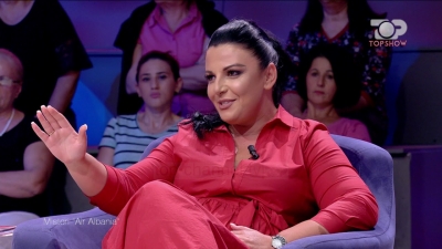 Denoncimi/ ‘Ministrja e 94 mln eurove me 8 makina me vete tallet me rrogat e punonjësve të Këpucëve’