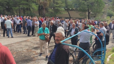 Rikthehen protestat në rafinerinë e naftës në Ballsh, punonjësit: Qeveria të ndërhyjë