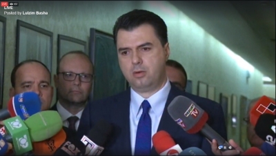 VIDEO/ Basha pas firmosjes me aleatët: Zgjedhje farsë nuk do të ketë
