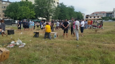 “Mungojnë kushtet”, tregtarët në Durrës protestojnë për vendimin e Bashkisë: Tregu i ri shumë larg, s’plotëson standardet