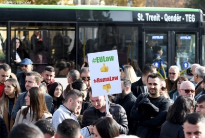 Organizatat i kërkojnë parlamentit të ndërpresë përpjekjet për “paketën anti-shpifje”