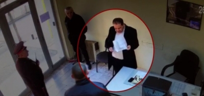 VIDEO/ Deri dje i besonin vjedhjen e milionave, sot nuk e lenë të hyjë në zyrë ish-drejtorin e ARRSH