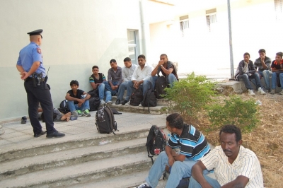 13 klandestinë hynë në Shqipëri nga Kapshtica, mes tyre edhe 2 të mitur