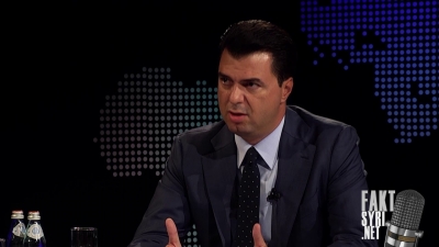 Basha:Edhe sot 1 vit pas tërmetit, një numër i madh familjesh janë në çadra