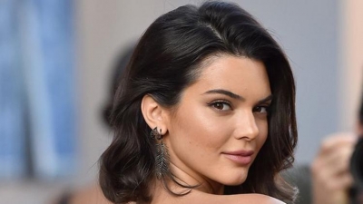 Kendall Jenner e veshi në ditëlindjen e saj dhe sapo e ktheu në trend: Duhet ta kemi patjetër këtë dimër