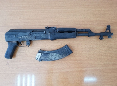 Qarkullonte me automatik nëpër Vlorë, policia arreston 36-vjeçarin