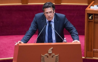 U “mërzit” opozita për mandatin e Tahirit, Paloka – Ramës: Kllouni rishfaqet me surratin lyer me bojëra