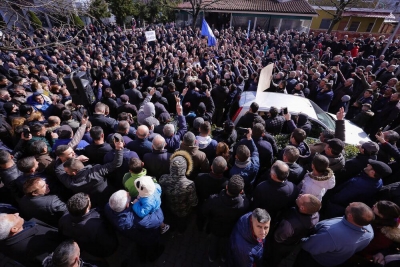 Burreli gati për përmbysjen e madhe, pritje madhështore Bashës
