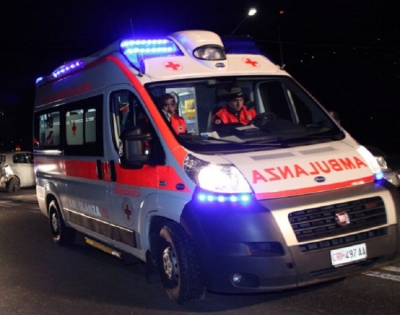 Aksident në Tiranë, plagosen 4 të rinj, 2 në gjendje të rëndë