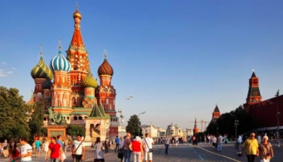 Komentatori i BBC drogohet dhe grabitet nga shoferi i taksisë në Moskë