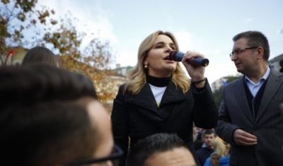 VIDEO/ Pë dinjitetin, për familjen, për kombin.,thirrja e Kryemadhit për shqiptarët