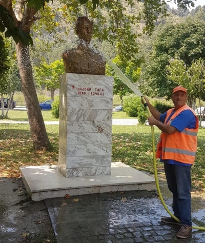 Busti i Hajdarit sot në Berat