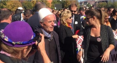 I moshuari i bashkohet paradës LGBT, mësoni arsyen e çuditshme