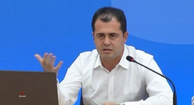 Vendimi i gjyqtares për Tahirin: Të ndërrosh kanalet e TV me telekomandë apo me dorë?