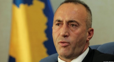 Kryeministri Haradinaj publikon foto prekëse me babain në spital (FOTO)