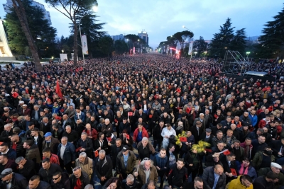 Video/Shqipëria në shesh për Kushtetutën. Meta publikon pamje të reja nga manifestimi i djeshëm dhe lëshon mesazhet e rradhës