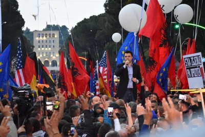 Apeli i Bashës për protestuesit: Mos prekni asnjë efektiv policie, ata nuk e thonë por e mendojnë si ne thirrjen &quot;Rama ik&quot;