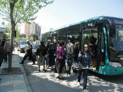 Rakacolli fajëson qytetarët/ Shtyhet hapja e transportit publik, ja kur do të ndodhë