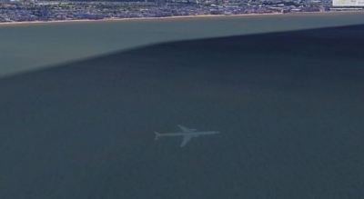 Po hulumtonte në Google Earth, kur zbuloi aeroplanin e rrëzuar në det