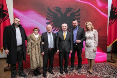 Meta vlerëson pesë kampionë, rekordmenë dhe trajnerë të shquar të peshëngritjes shqiptare: Burim krenarie kombëtare