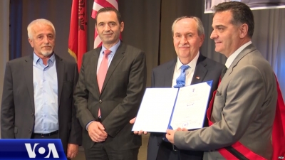 Bashkia e Tropojës nderon gazetarin Elez Biberaj me titullin &quot;Qytetar Nderi i Tropojës&quot;