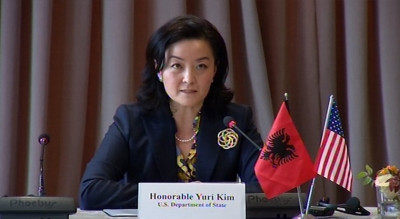 Ambasadorja Yuri Kim reagon për trazirat në SHBA: Demokracia s’është e lehtë