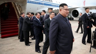 Takimi i vitit, Kim Jong-un mbërrin në Singapor