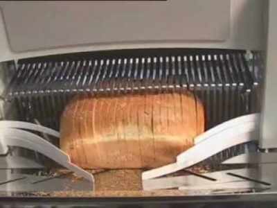 Prodhuesit e bukës ngrenë alarmin: Mos blini bukë të prerë, rrezikoheni ...