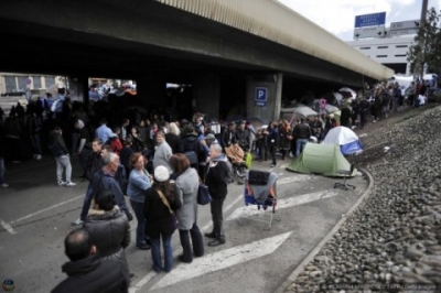 Sondazhi/43% e  shqiptarëve duan të largohen nga Shqipëria