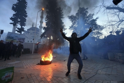 Reportazhi i plotë/ Shtypi italian flet serish për protestat në Shqipëri